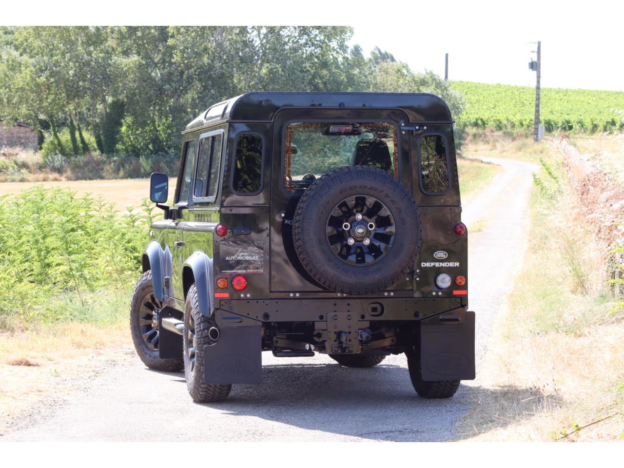 Photo LAND ROVER DEFENDER 90 Black Pack 2.2 Td4  2015 Station Wagon - 1er Main