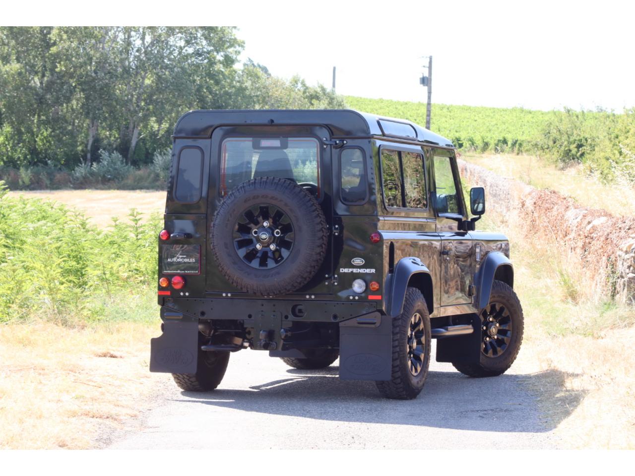 Photo LAND ROVER DEFENDER 90 Black Pack 2.2 Td4  2015 Station Wagon - 1er Main