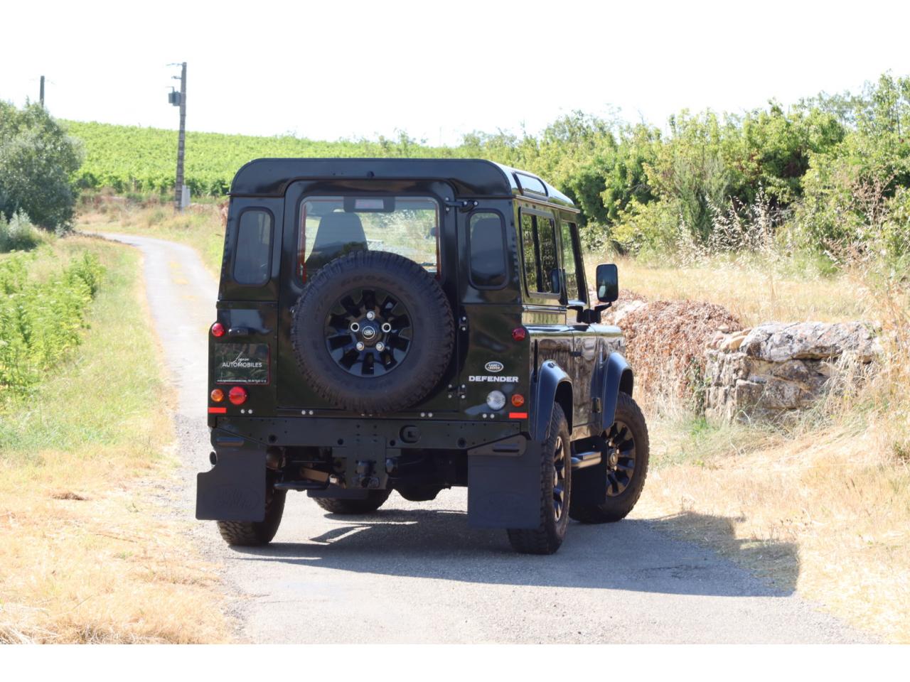 Photo LAND ROVER DEFENDER 90 Black Pack 2.2 Td4  2015 Station Wagon - 1er Main