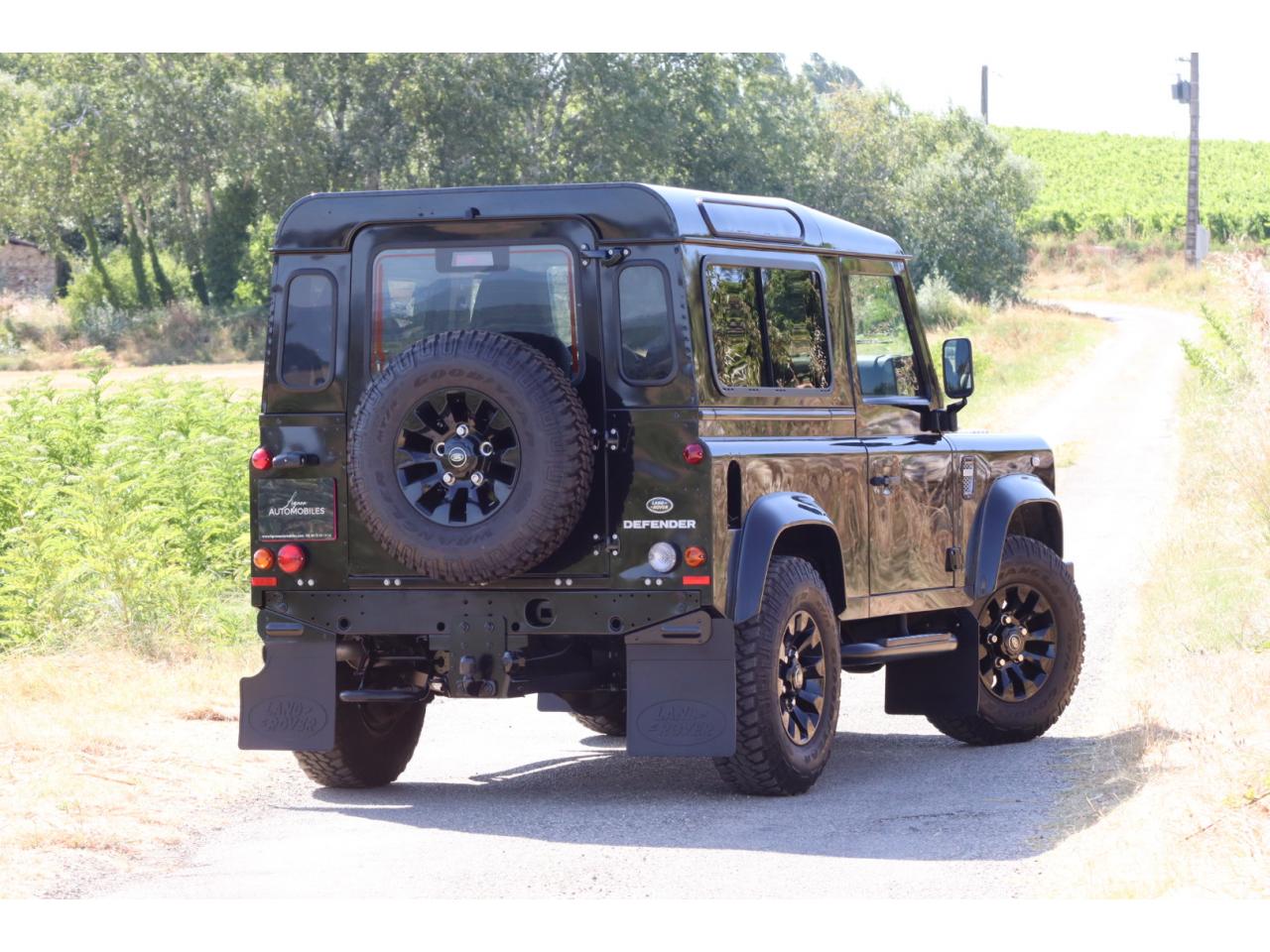 Photo LAND ROVER DEFENDER 90 Black Pack 2.2 Td4  2015 Station Wagon - 1er Main