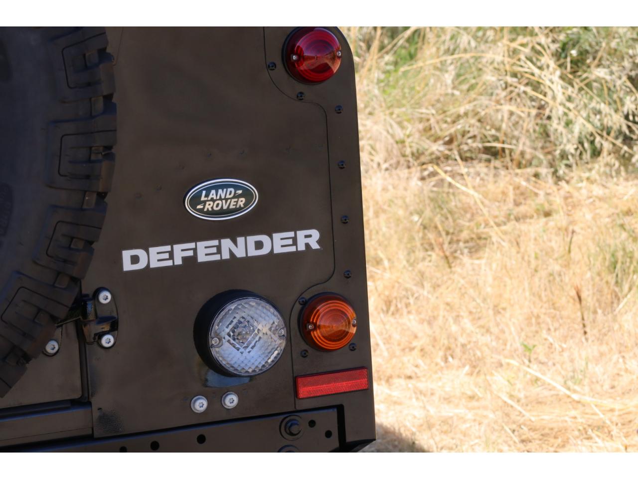 Photo LAND ROVER DEFENDER 90 Black Pack 2.2 Td4  2015 Station Wagon - 1er Main