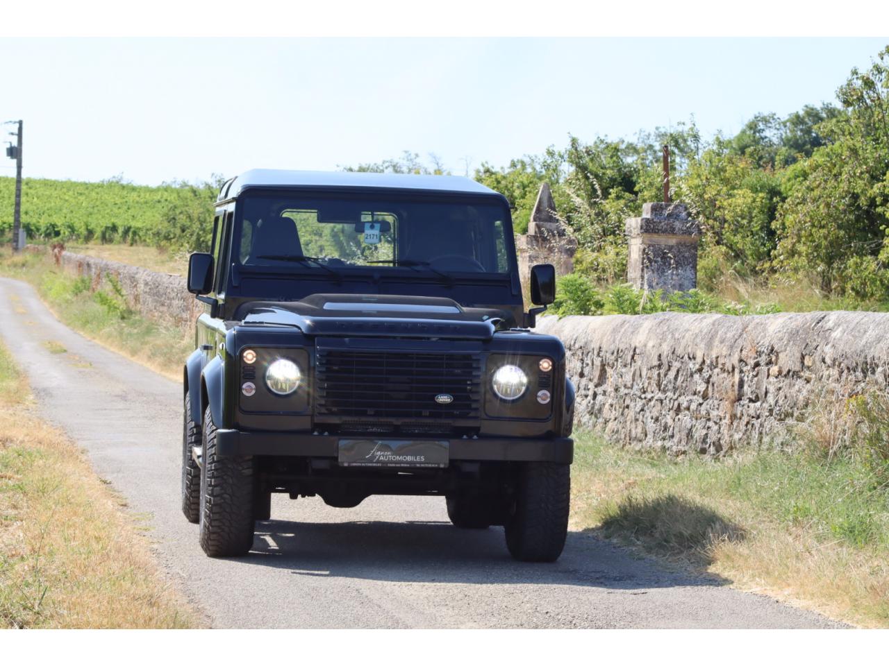 Photo LAND ROVER DEFENDER 90 Black Pack 2.2 Td4  2015 Station Wagon - 1er Main