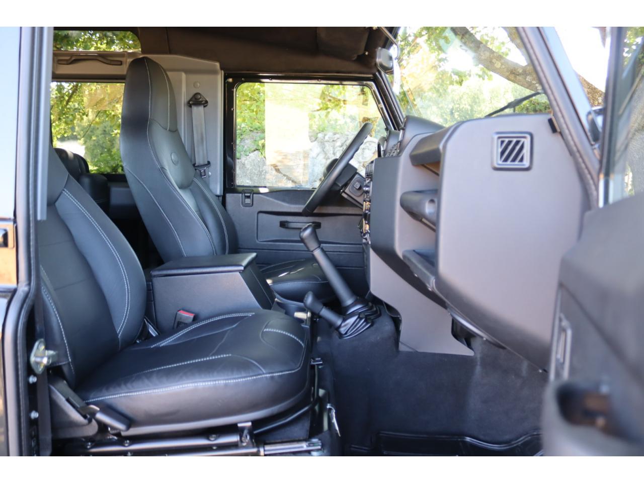 Photo LAND ROVER DEFENDER 90 Black Pack 2.2 Td4  2015 Station Wagon - 1er Main