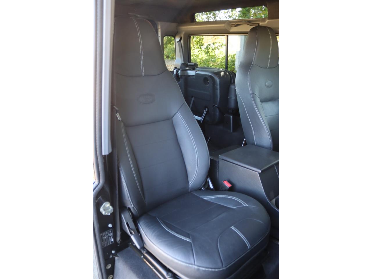 Photo LAND ROVER DEFENDER 90 Black Pack 2.2 Td4  2015 Station Wagon - 1er Main