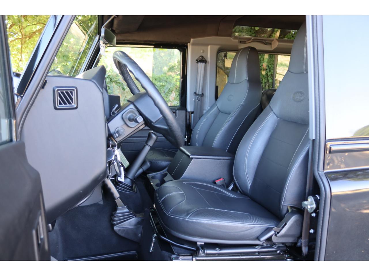 Photo LAND ROVER DEFENDER 90 Black Pack 2.2 Td4  2015 Station Wagon - 1er Main