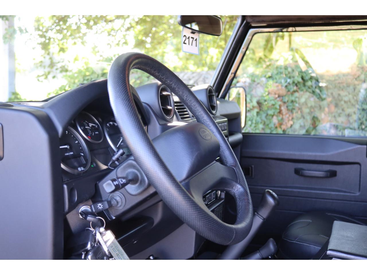 Photo LAND ROVER DEFENDER 90 Black Pack 2.2 Td4  2015 Station Wagon - 1er Main