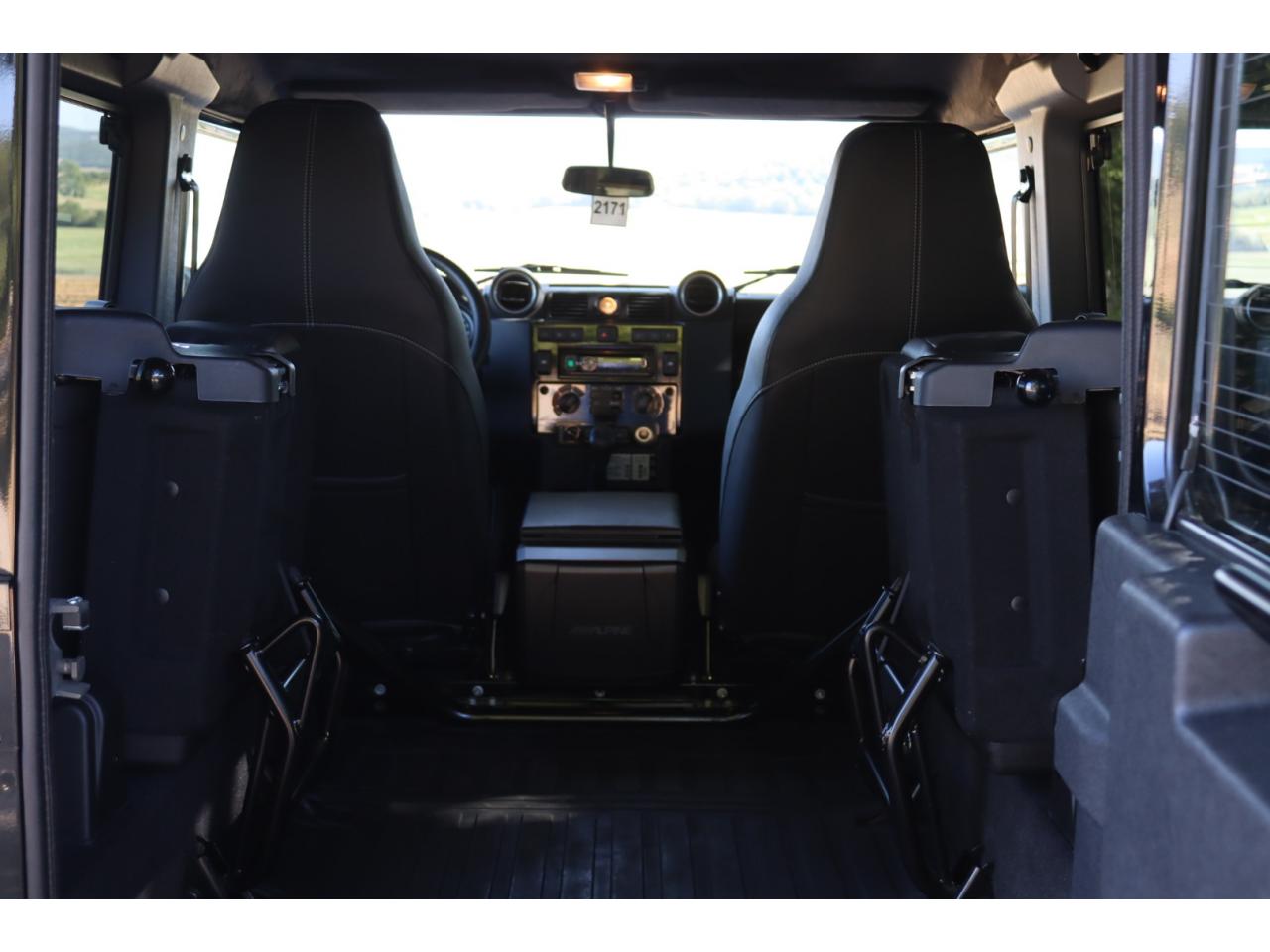 Photo LAND ROVER DEFENDER 90 Black Pack 2.2 Td4  2015 Station Wagon - 1er Main