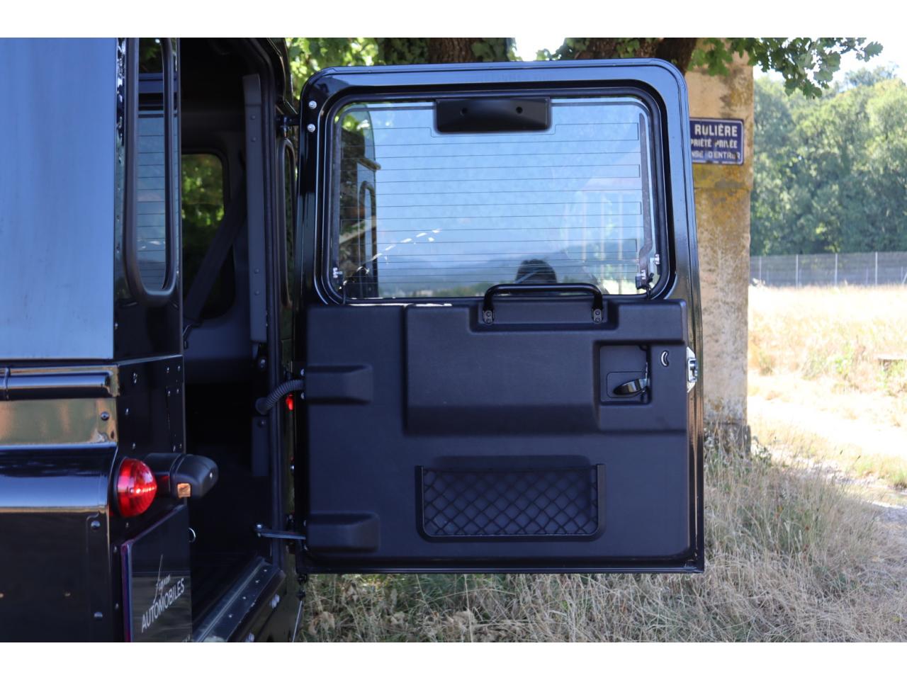 Photo LAND ROVER DEFENDER 90 Black Pack 2.2 Td4  2015 Station Wagon - 1er Main