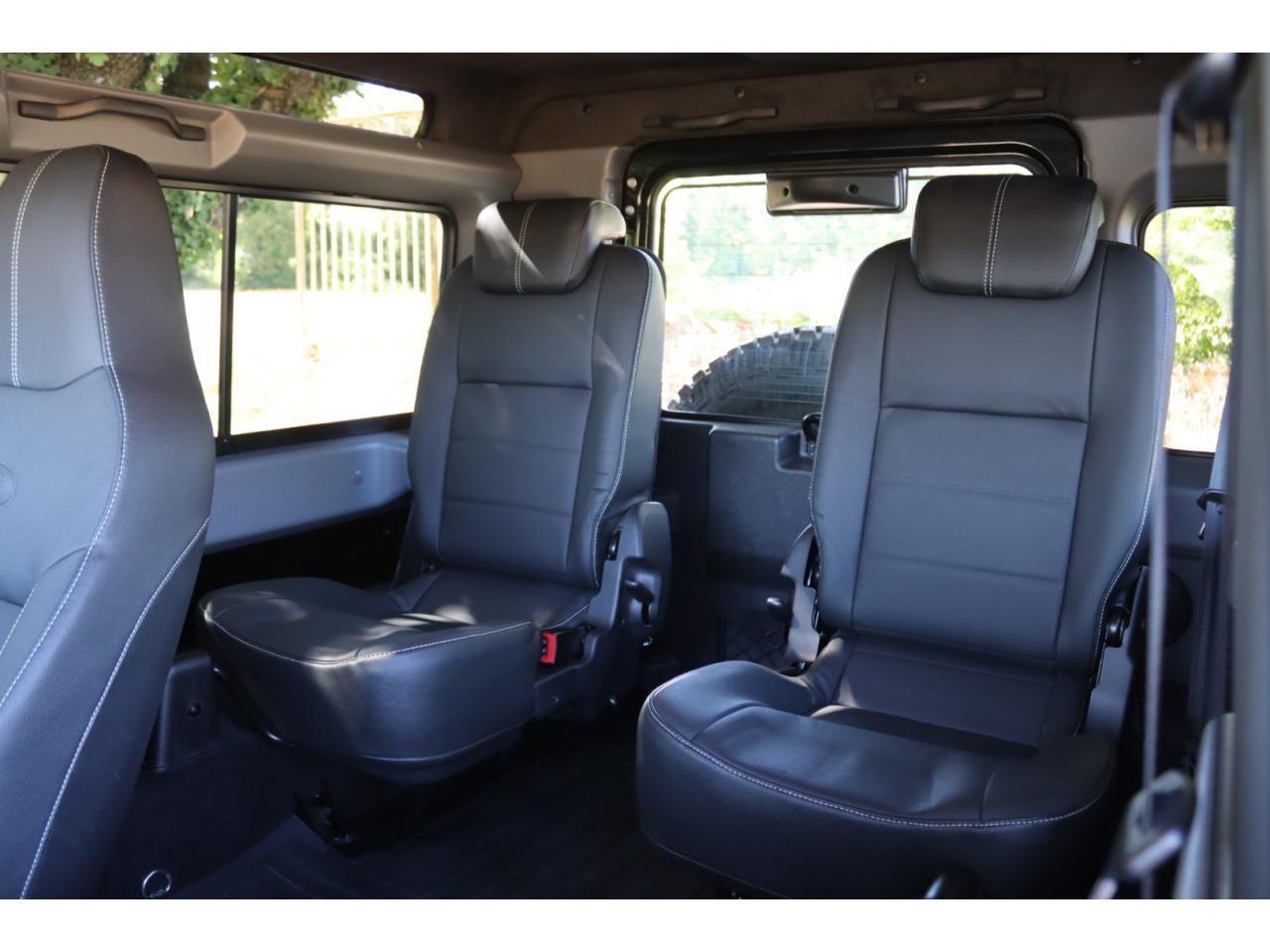 Photo LAND ROVER DEFENDER 90 Black Pack 2.2 Td4  2015 Station Wagon - 1er Main
