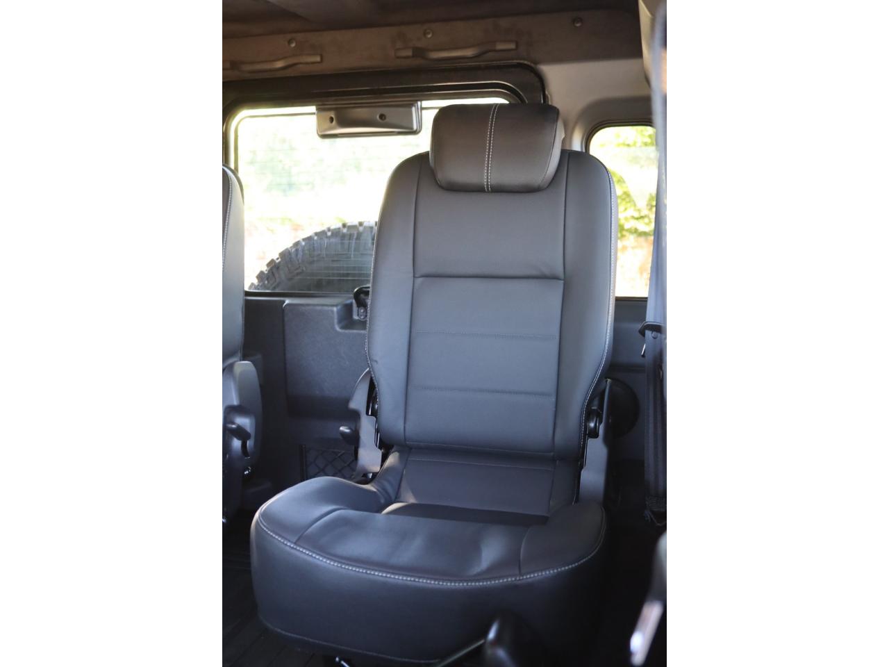 Photo LAND ROVER DEFENDER 90 Black Pack 2.2 Td4  2015 Station Wagon - 1er Main
