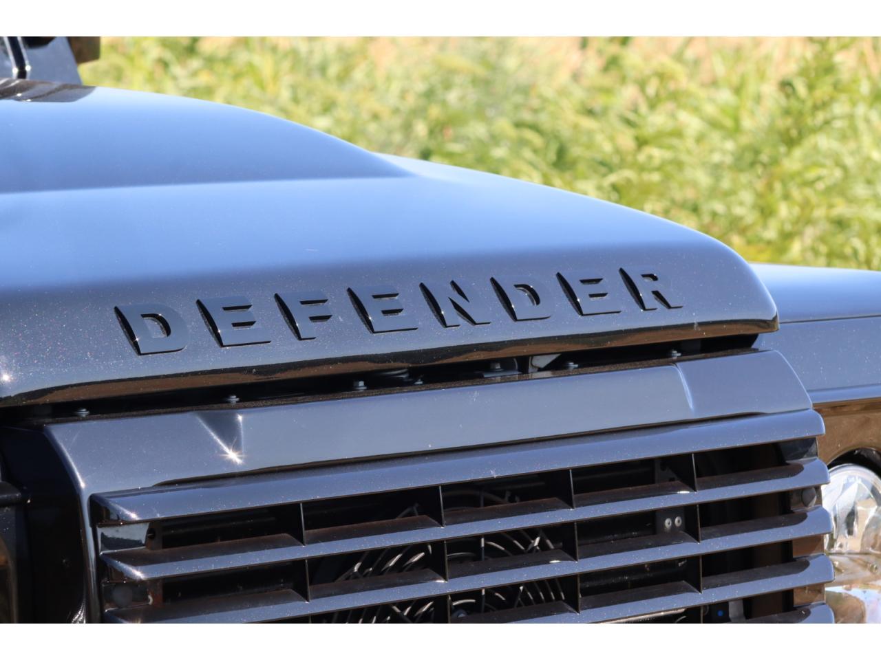 Photo LAND ROVER DEFENDER 90 Black Pack 2.2 Td4  2015 Station Wagon - 1er Main