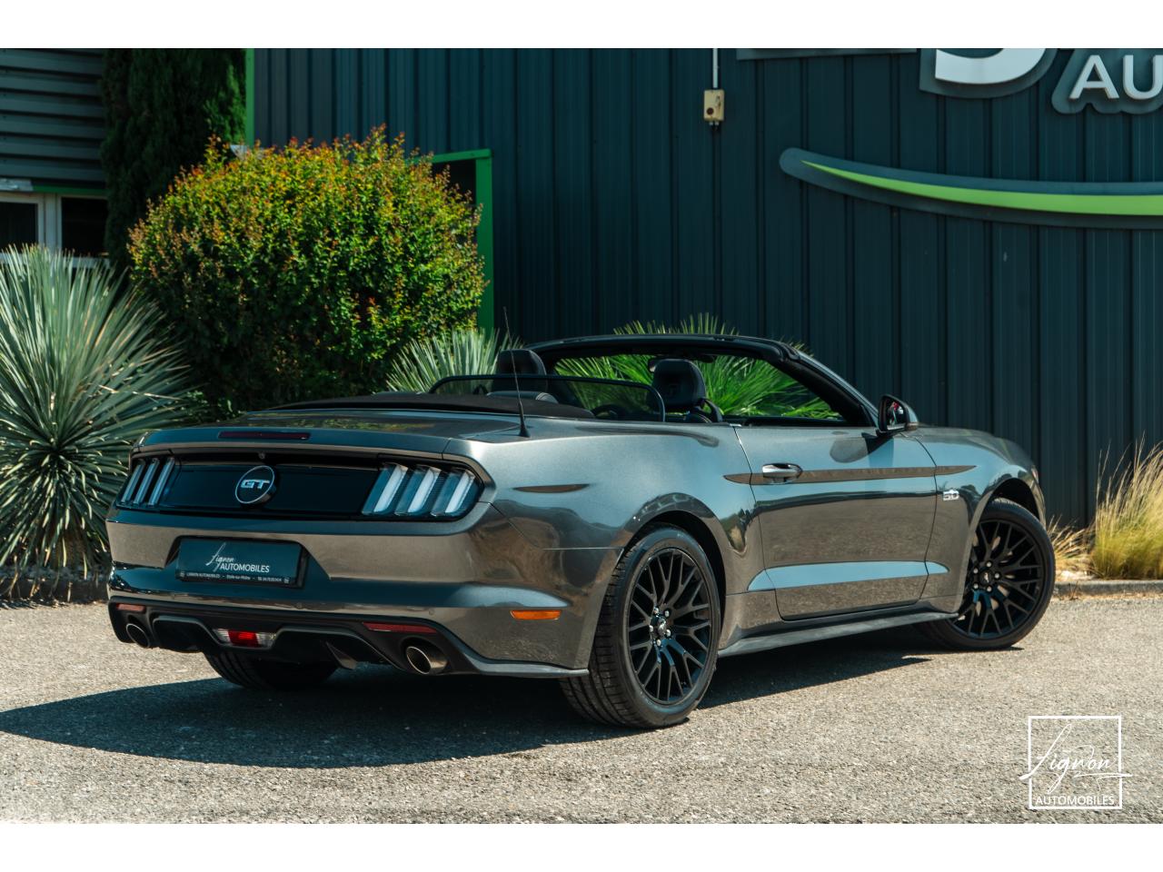 Photo FORD MUSTANG Cabriolet 5.0 V8 - 421 - BVA  GT - 1er main - à partir de 642 euros