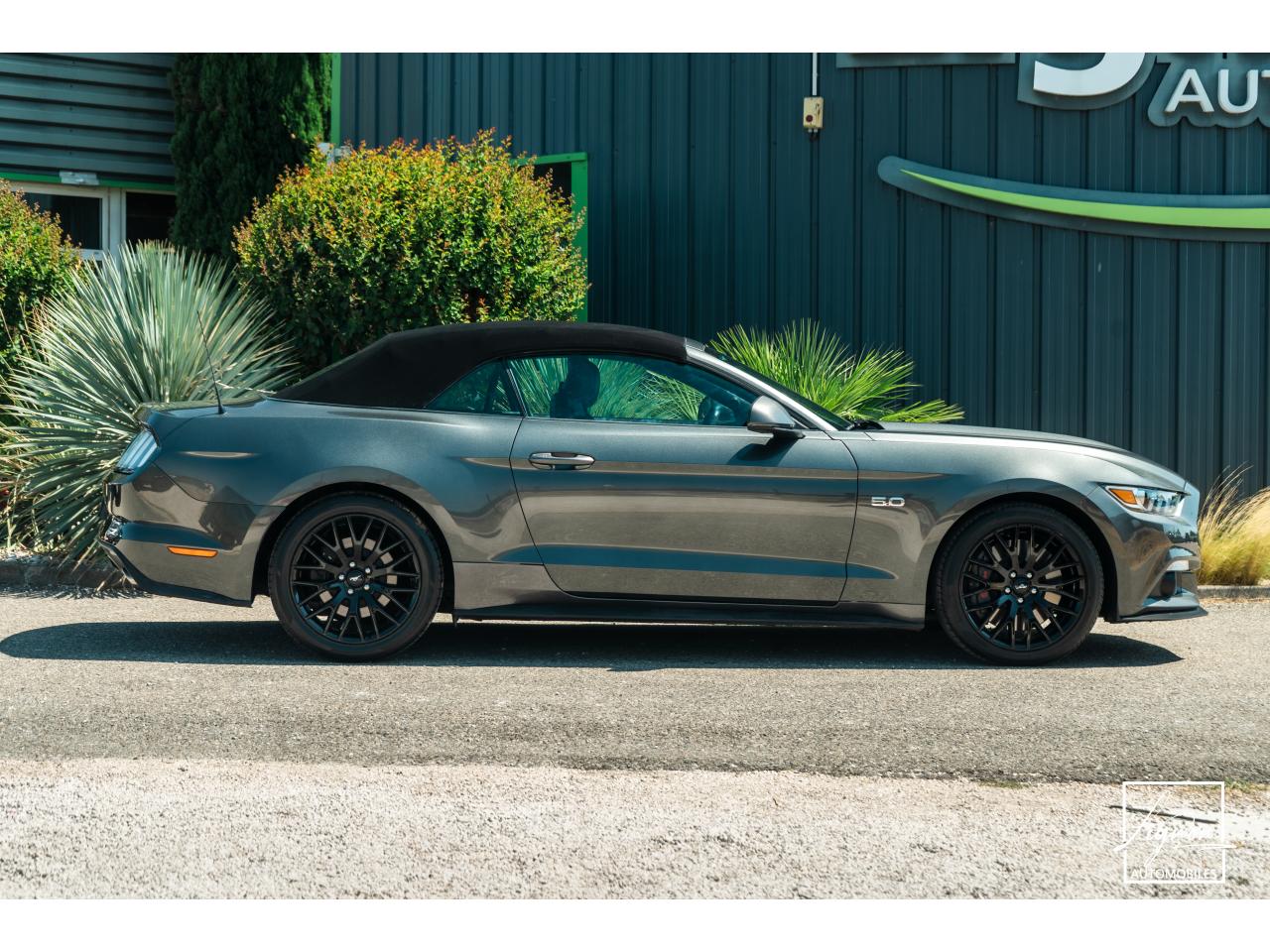 Photo FORD MUSTANG Cabriolet 5.0 V8 - 421 - BVA  GT - 1er main - à partir de 642 euros