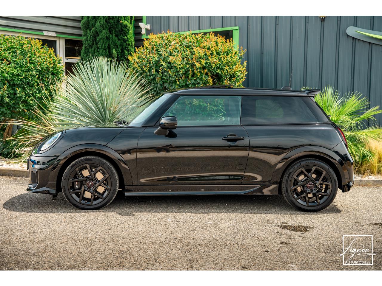 Photo MINI COOPER S John Works 2.0i - 204 - BVA Sport  F66 COUPE - à partir de 282 euros