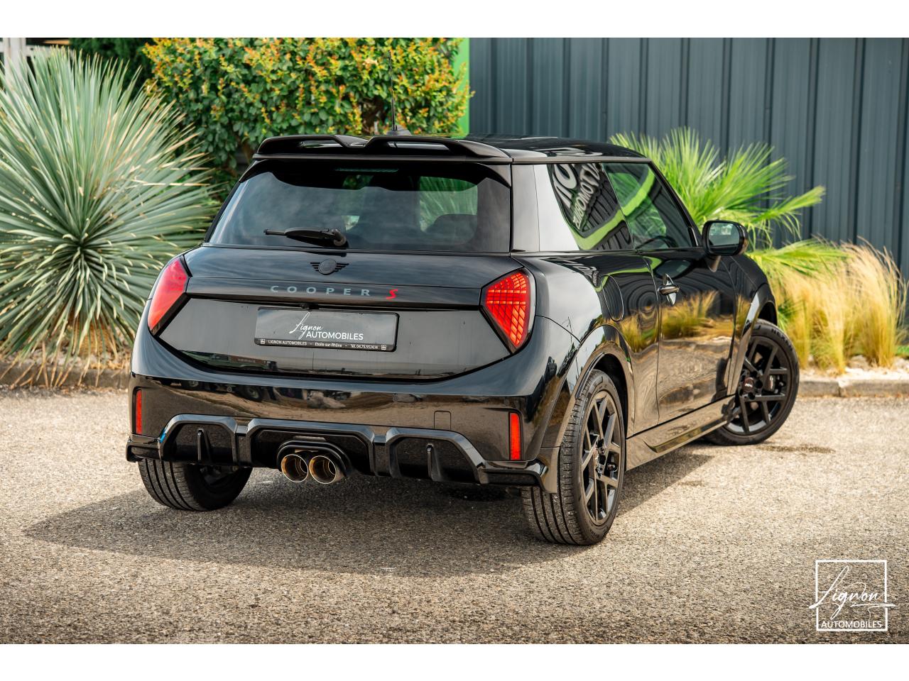 Photo MINI COOPER S John Works 2.0i - 204 - BVA Sport  F66 COUPE - à partir de 282 euros