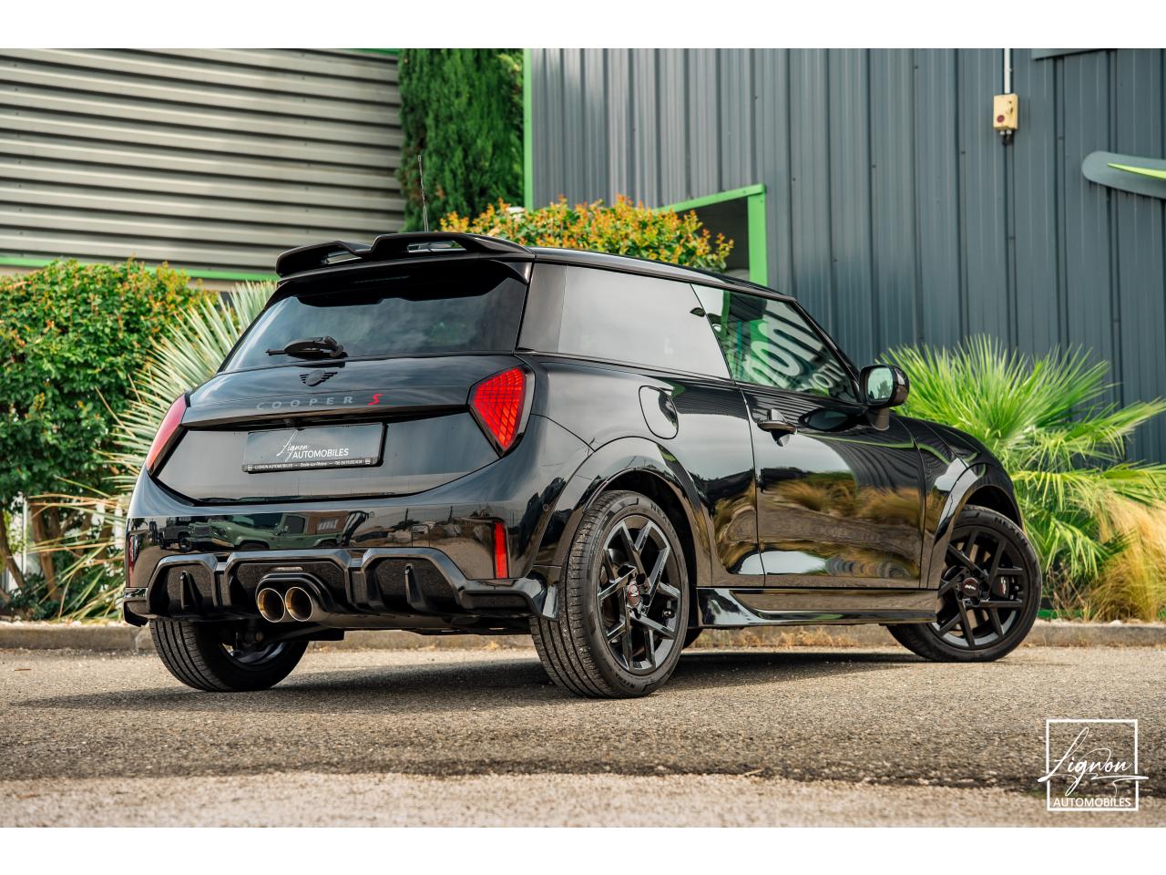 Photo MINI COOPER S John Works 2.0i - 204 - BVA Sport  F66 COUPE - à partir de 282 euros