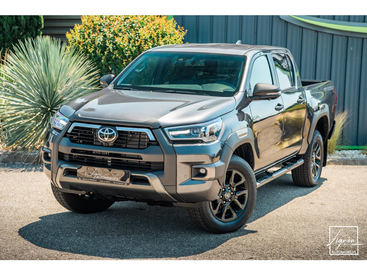 2182 TOYOTA HI LUX TOYOTA HILUX Double Cabine 2.8L D-4D 204 4×4 4 places 2026 Invincible – TVA Apparente – à partir de