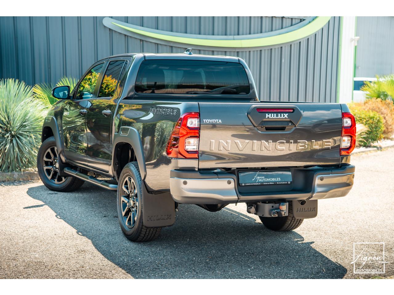 Photo TOYOTA HI LUX TOYOTA HILUX Double Cabine 2.8L D-4D 204 4x4 4 places 2026 Invincible - TVA Apparente - à partir de