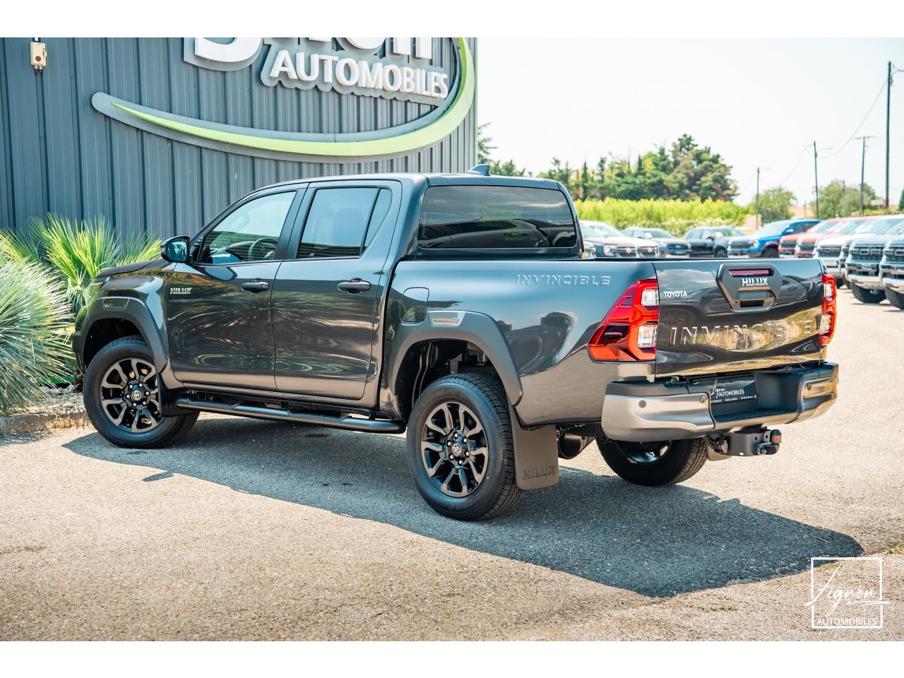 Photo TOYOTA HI LUX TOYOTA HILUX Double Cabine 2.8L D-4D 204 4x4 4 places 2026 Invincible - TVA Apparente - à partir de