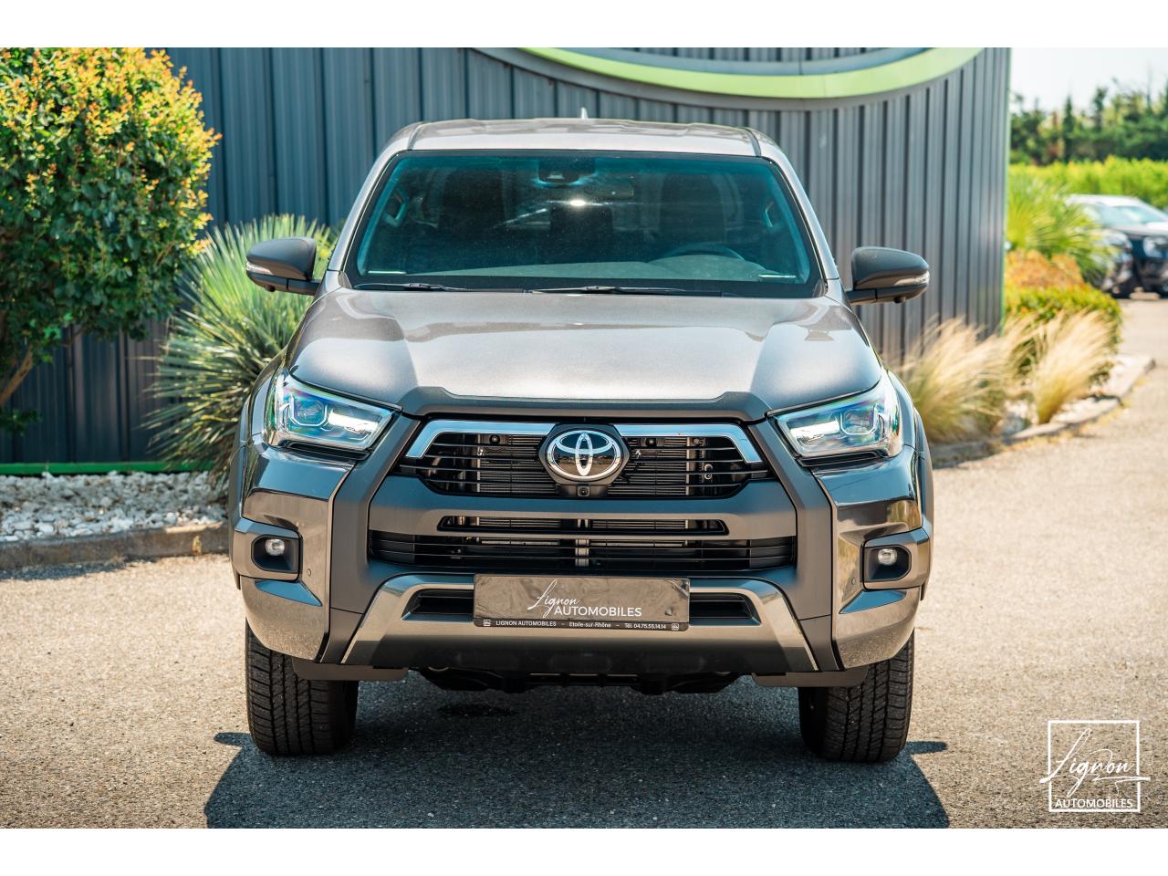 Photo TOYOTA HI LUX TOYOTA HILUX Double Cabine 2.8L D-4D 204 4x4 4 places 2026 Invincible - TVA Apparente - à partir de