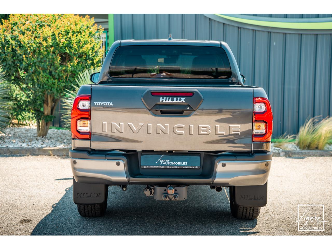 Photo TOYOTA HI LUX TOYOTA HILUX Double Cabine 2.8L D-4D 204 4x4 4 places 2026 Invincible - TVA Apparente - à partir de