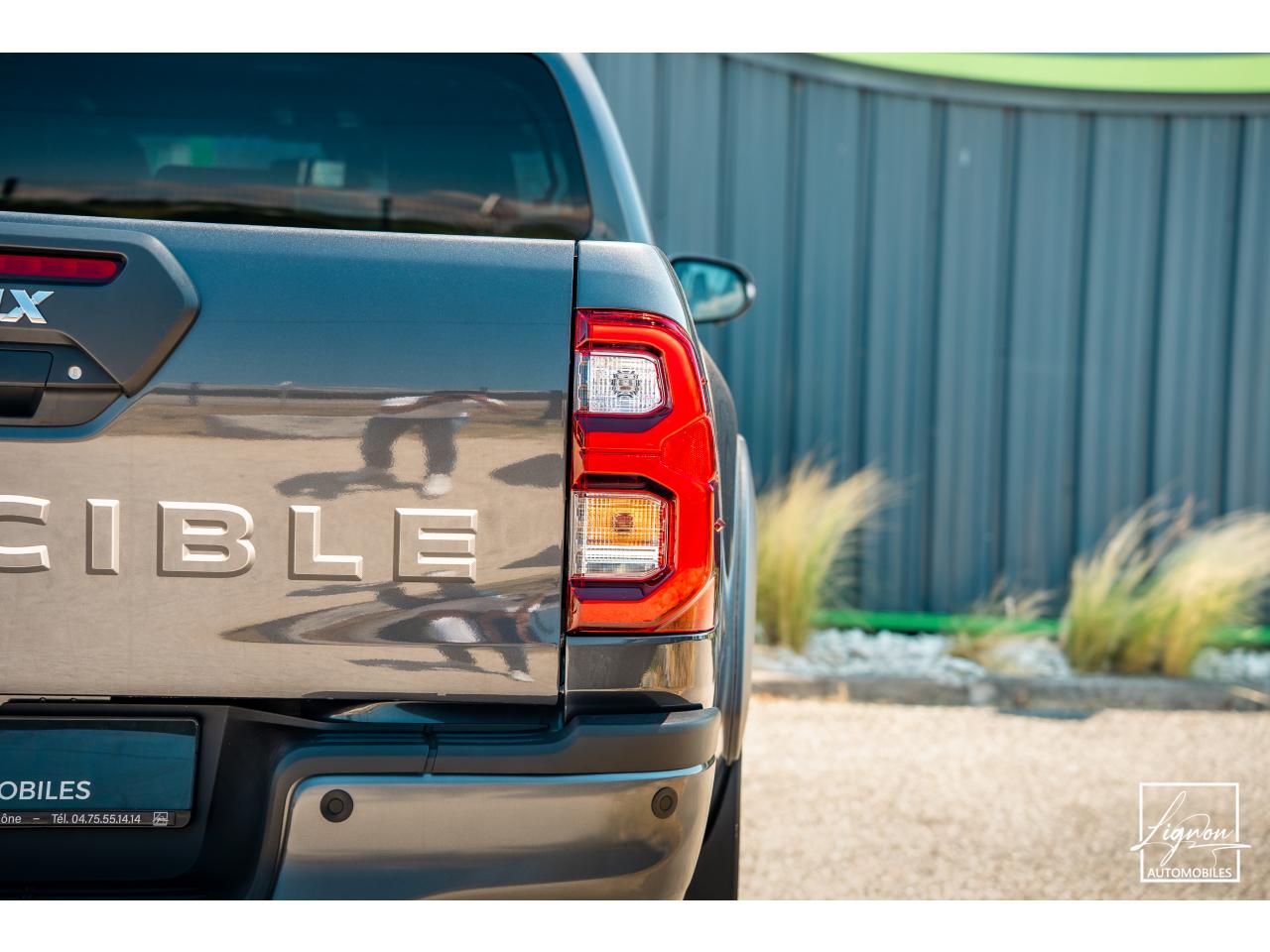 Photo TOYOTA HI LUX TOYOTA HILUX Double Cabine 2.8L D-4D 204 4x4 4 places 2026 Invincible - TVA Apparente - à partir de