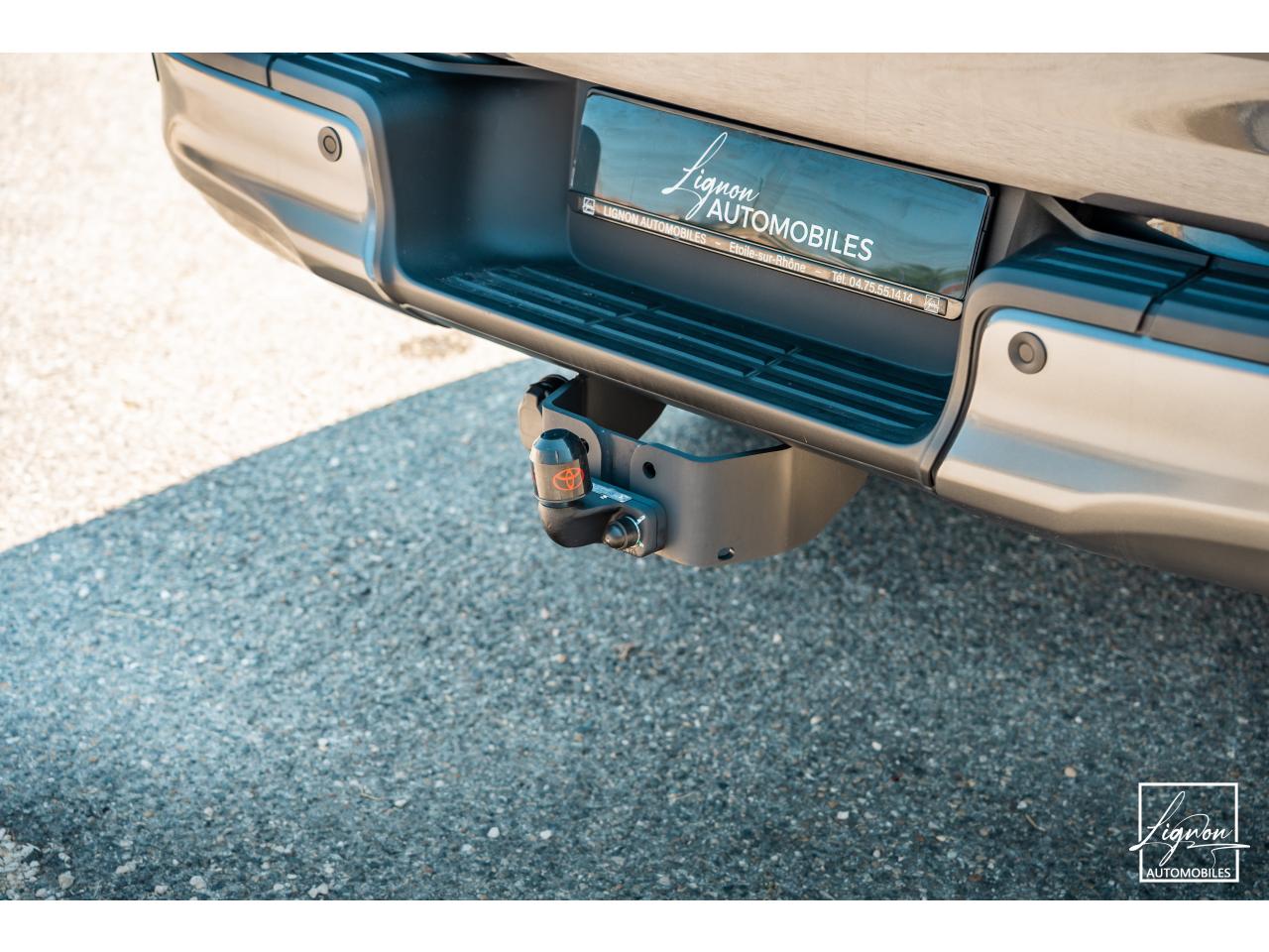 Photo TOYOTA HI LUX TOYOTA HILUX Double Cabine 2.8L D-4D 204 4x4 4 places 2026 Invincible - TVA Apparente - à partir de