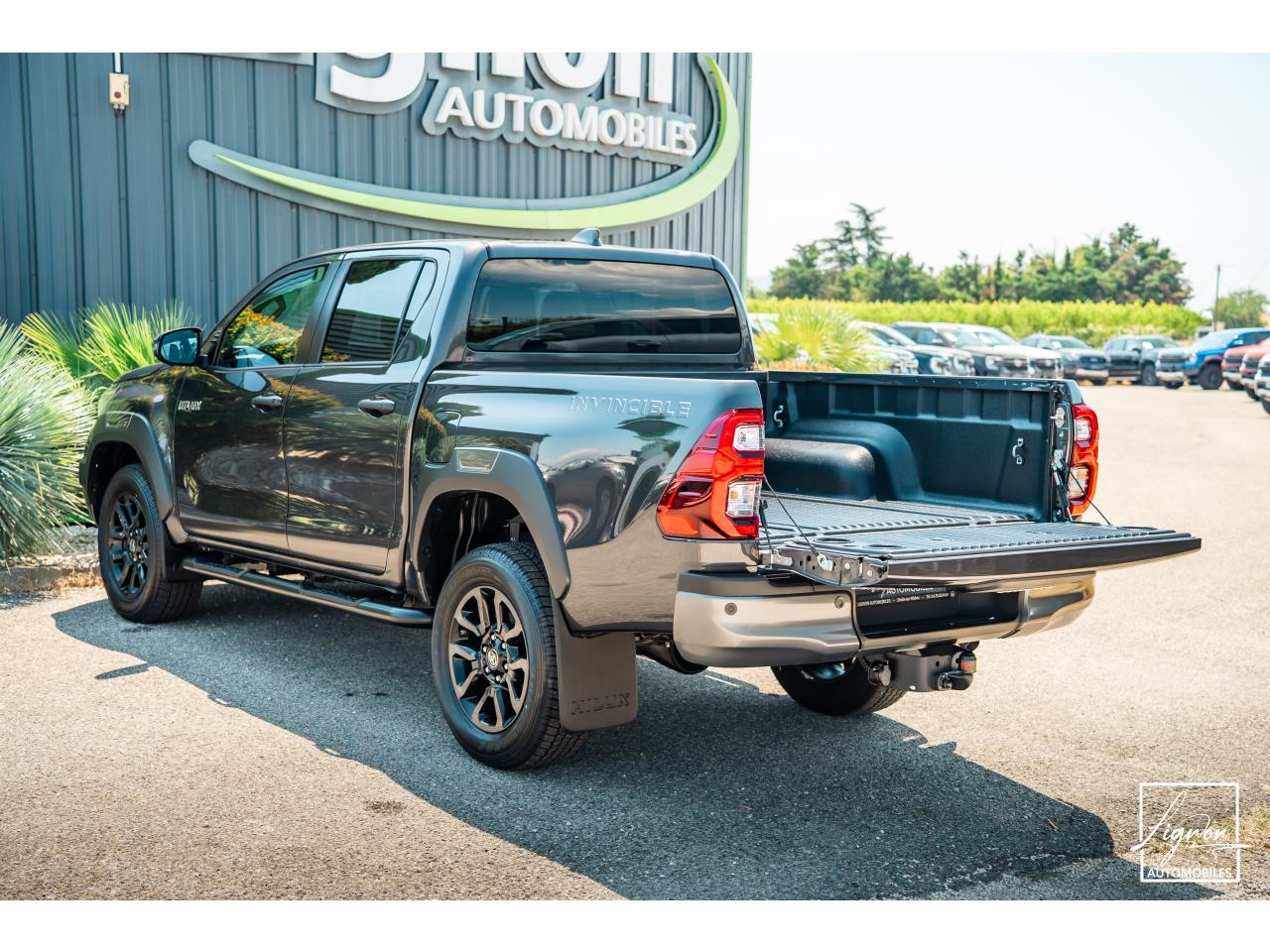Photo TOYOTA HI LUX TOYOTA HILUX Double Cabine 2.8L D-4D 204 4x4 4 places 2026 Invincible - TVA Apparente - à partir de