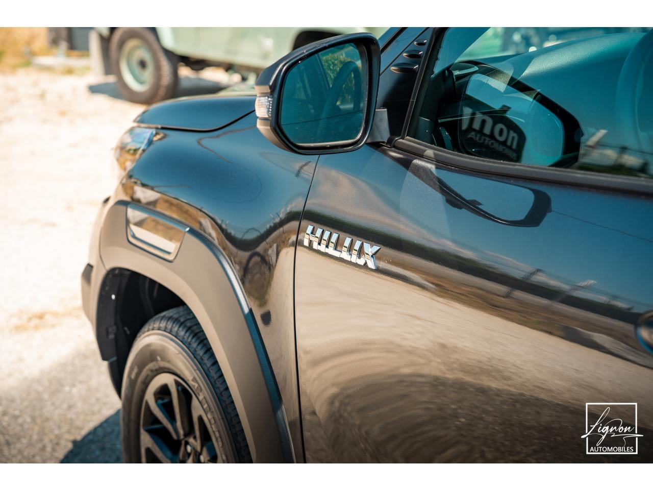 Photo TOYOTA HI LUX TOYOTA HILUX Double Cabine 2.8L D-4D 204 4x4 4 places 2026 Invincible - TVA Apparente - à partir de