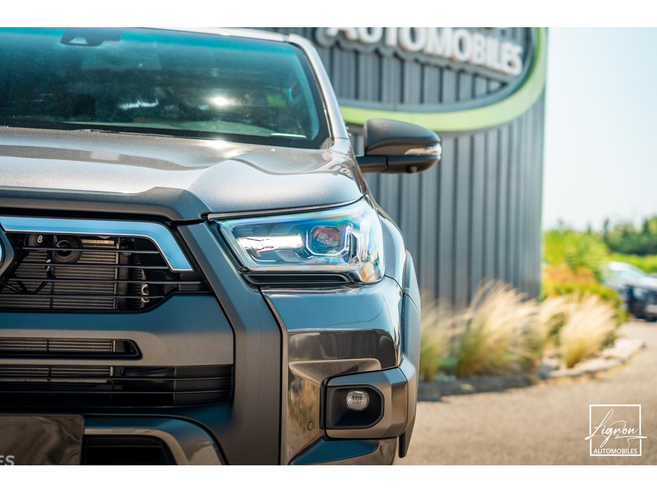 Photo TOYOTA HI LUX TOYOTA HILUX Double Cabine 2.8L D-4D 204 4x4 4 places 2026 Invincible - TVA Apparente - à partir de