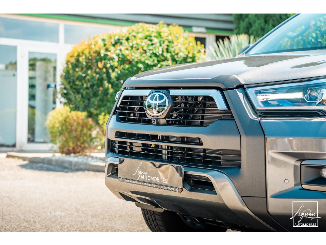 Photo TOYOTA HI LUX TOYOTA HILUX Double Cabine 2.8L D-4D 204 4x4 4 places 2026 Invincible - TVA Apparente - à partir de