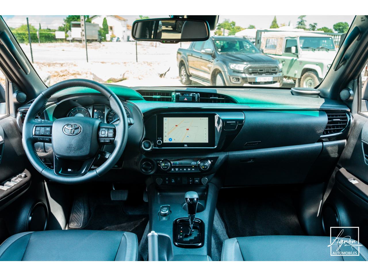 Photo TOYOTA HI LUX TOYOTA HILUX Double Cabine 2.8L D-4D 204 4x4 4 places 2026 Invincible - TVA Apparente - à partir de