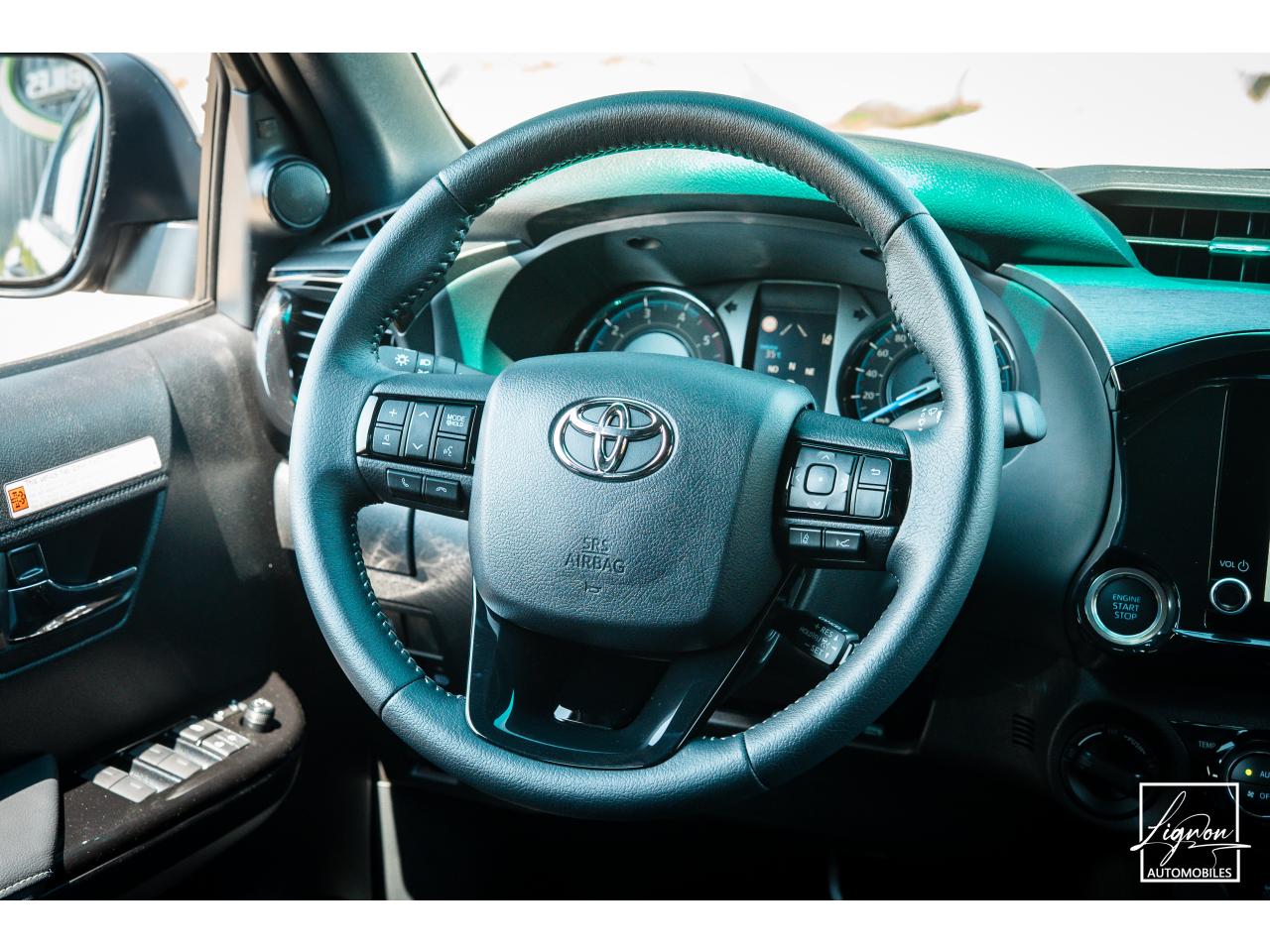 Photo TOYOTA HI LUX TOYOTA HILUX Double Cabine 2.8L D-4D 204 4x4 4 places 2026 Invincible - TVA Apparente - à partir de