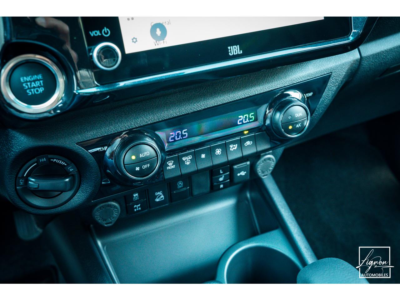 Photo TOYOTA HI LUX TOYOTA HILUX Double Cabine 2.8L D-4D 204 4x4 4 places 2026 Invincible - TVA Apparente - à partir de