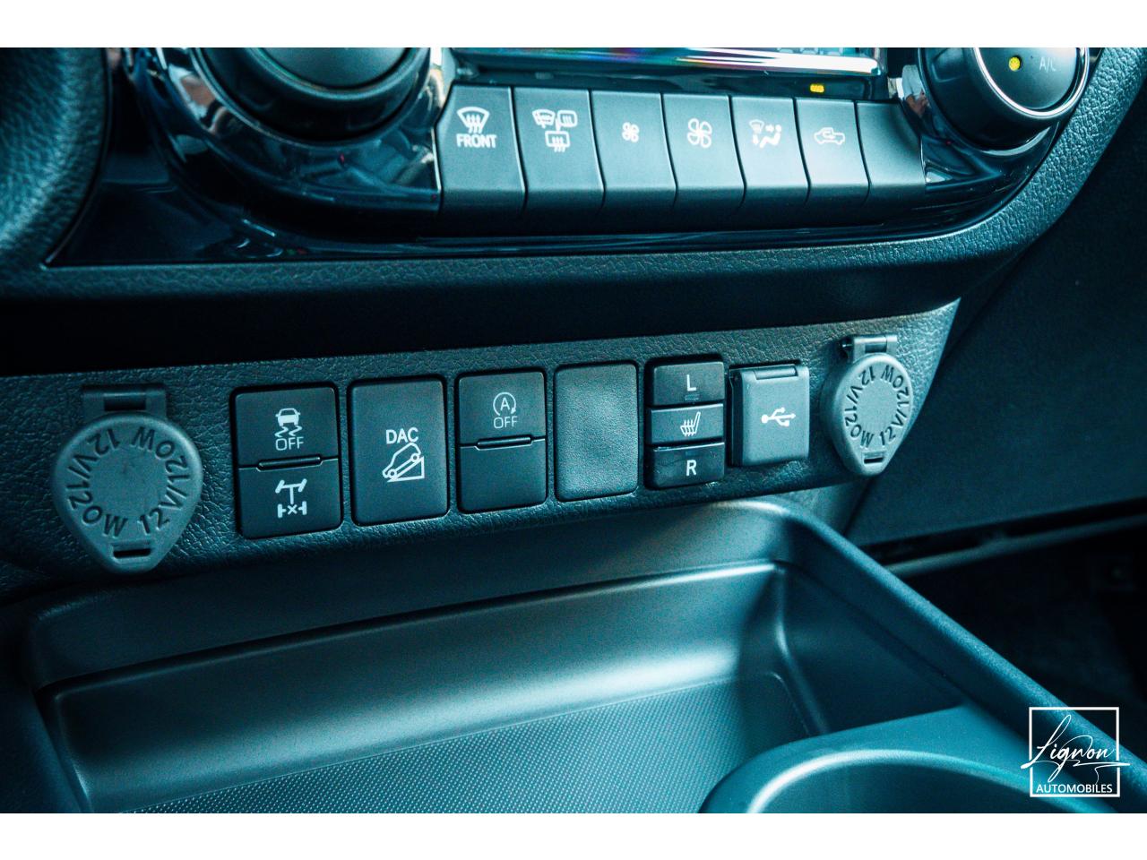 Photo TOYOTA HI LUX TOYOTA HILUX Double Cabine 2.8L D-4D 204 4x4 4 places 2026 Invincible - TVA Apparente - à partir de