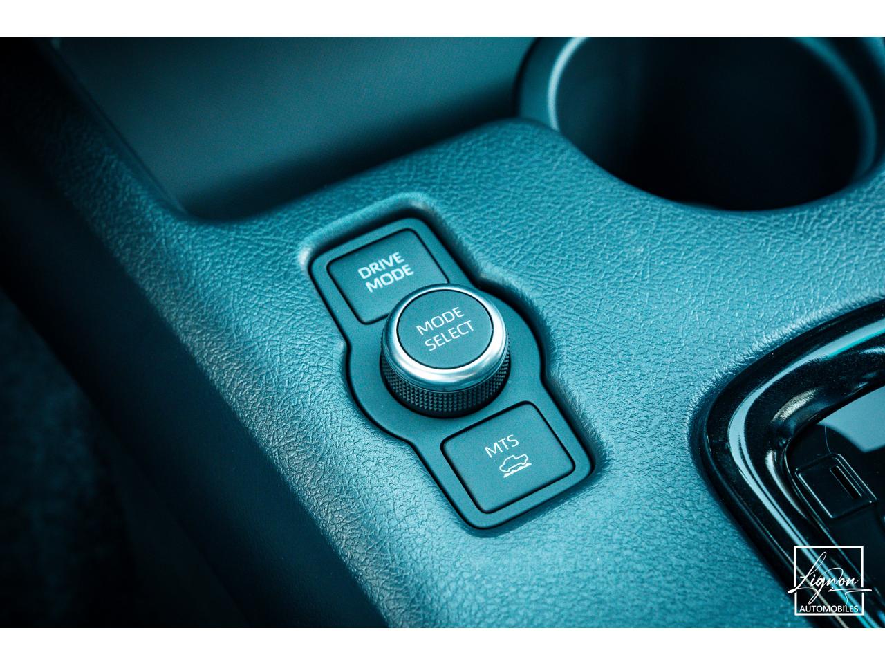 Photo TOYOTA HI LUX TOYOTA HILUX Double Cabine 2.8L D-4D 204 4x4 4 places 2026 Invincible - TVA Apparente - à partir de