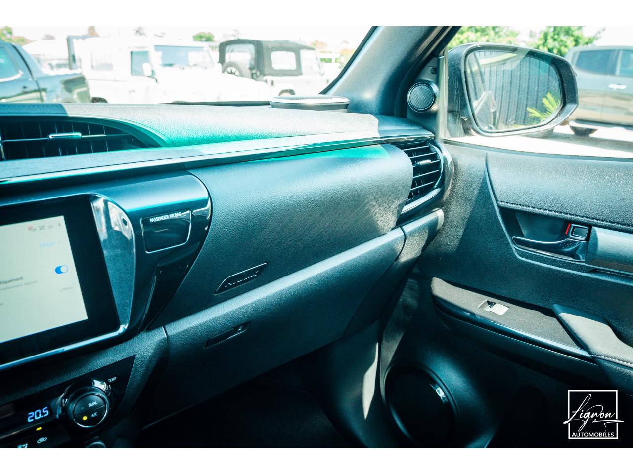 Photo TOYOTA HI LUX TOYOTA HILUX Double Cabine 2.8L D-4D 204 4x4 4 places 2026 Invincible - TVA Apparente - à partir de