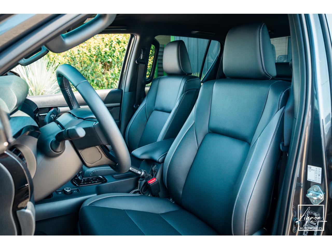 Photo TOYOTA HI LUX TOYOTA HILUX Double Cabine 2.8L D-4D 204 4x4 4 places 2026 Invincible - TVA Apparente - à partir de