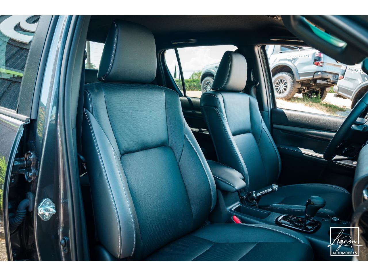 Photo TOYOTA HI LUX TOYOTA HILUX Double Cabine 2.8L D-4D 204 4x4 4 places 2026 Invincible - TVA Apparente - à partir de