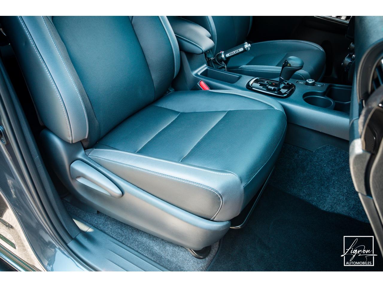 Photo TOYOTA HI LUX TOYOTA HILUX Double Cabine 2.8L D-4D 204 4x4 4 places 2026 Invincible - TVA Apparente - à partir de