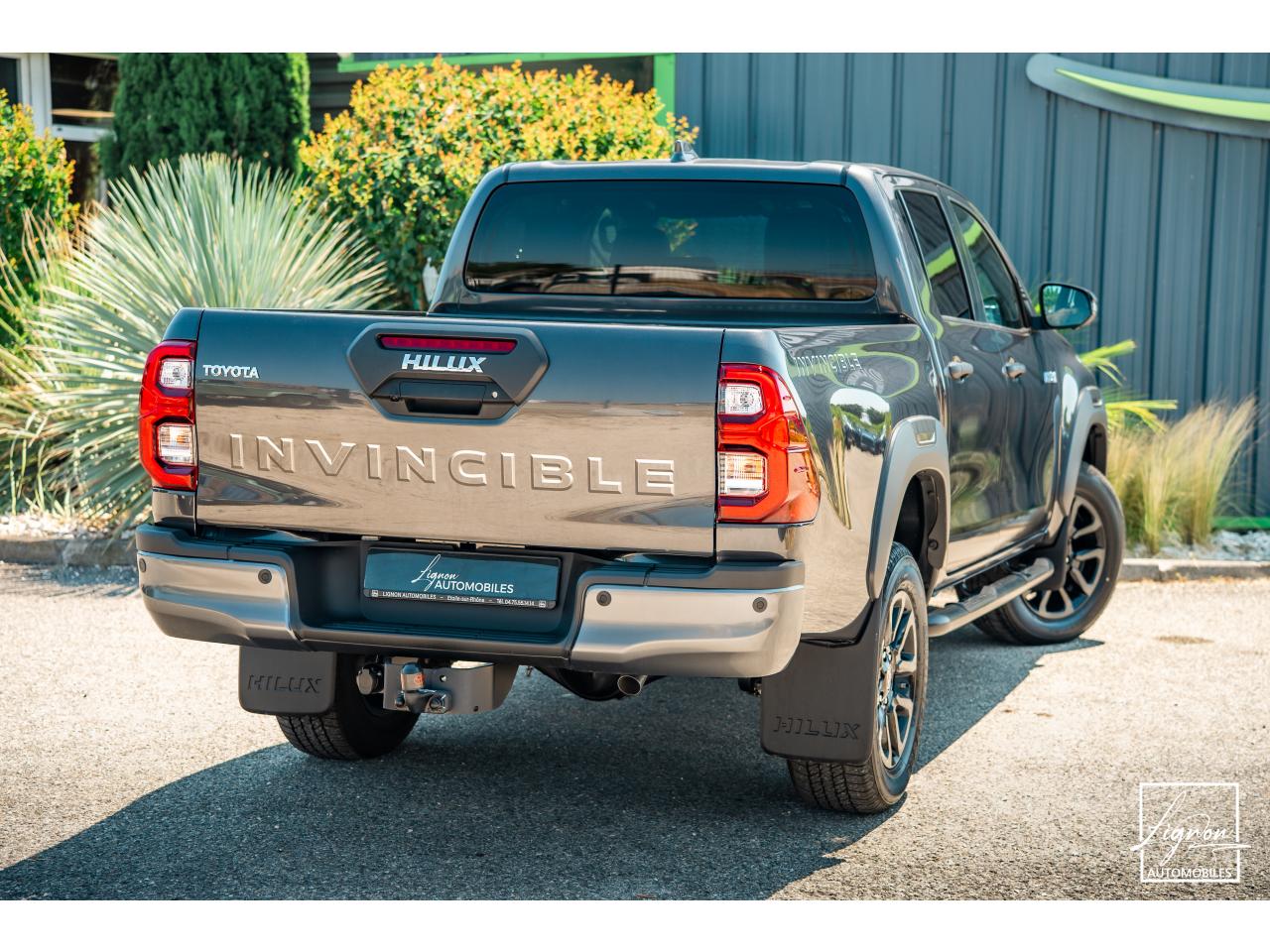 Photo TOYOTA HI LUX TOYOTA HILUX Double Cabine 2.8L D-4D 204 4x4 4 places 2026 Invincible - TVA Apparente - à partir de