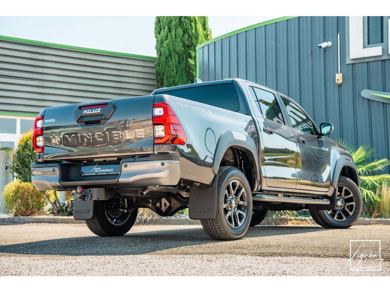 Photo TOYOTA HI LUX TOYOTA HILUX Double Cabine 2.8L D-4D 204 4x4 4 places 2026 Invincible - TVA Apparente - à partir de