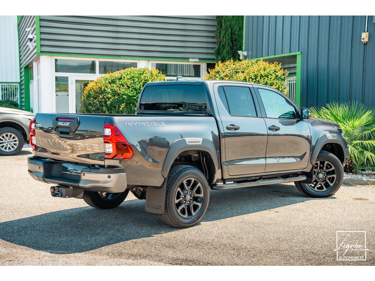 Photo TOYOTA HI LUX TOYOTA HILUX Double Cabine 2.8L D-4D 204 4x4 4 places 2026 Invincible - TVA Apparente - à partir de