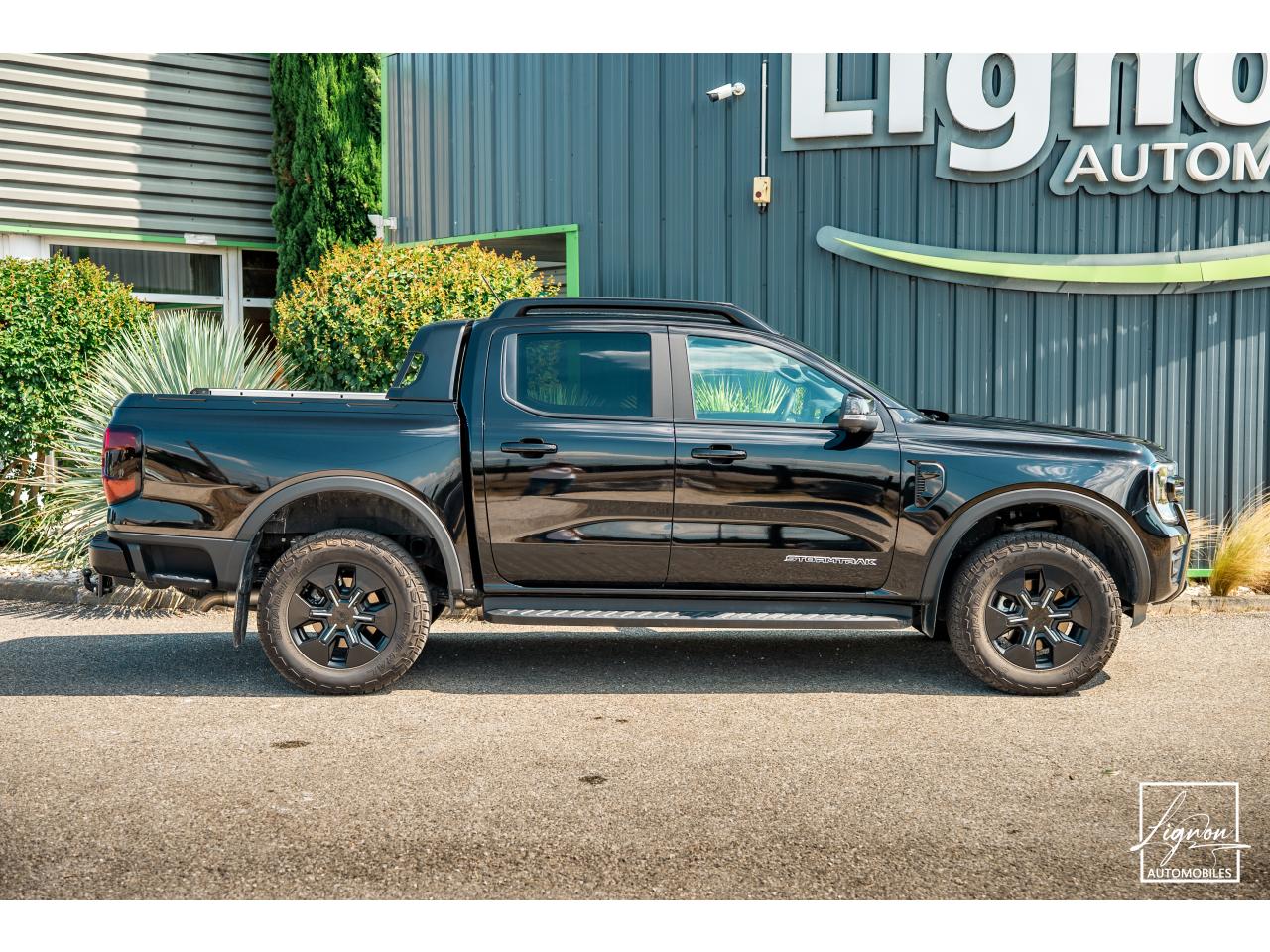 Photo FORD RANGER Stormtrak 2.3 EcoBoost PHEV - 281 - BVA e-AWD  2025 DOUBLE CABINE - à partir de 507 euros