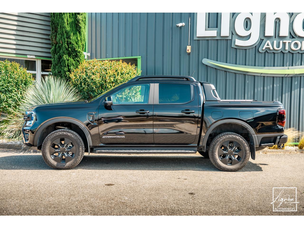 Photo FORD RANGER Stormtrak 2.3 EcoBoost PHEV - 281 - BVA e-AWD  2025 DOUBLE CABINE - à partir de 507 euros