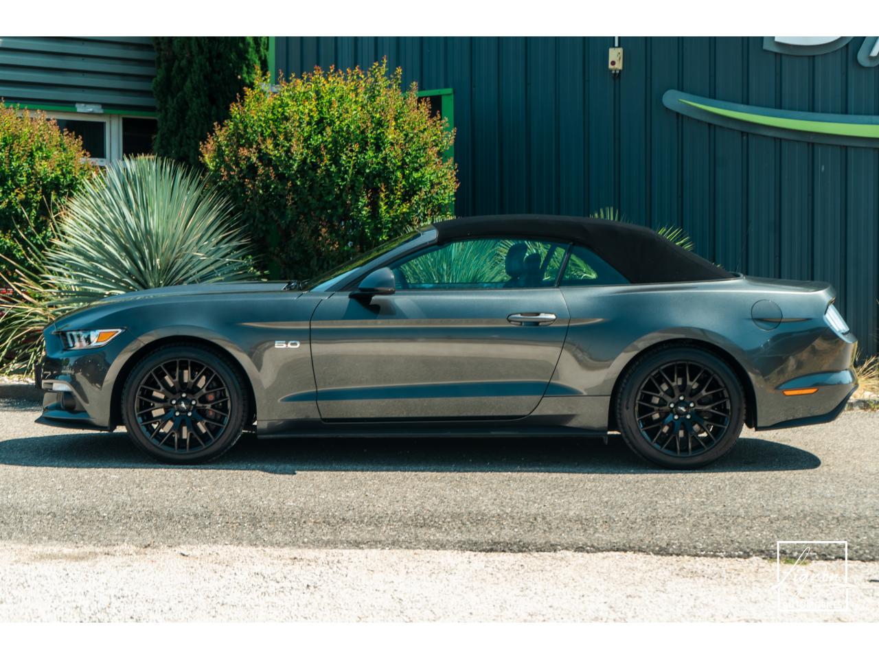 Photo FORD MUSTANG Cabriolet 5.0 V8 - 421 - BVA6 GT Pack Premium - 1er main