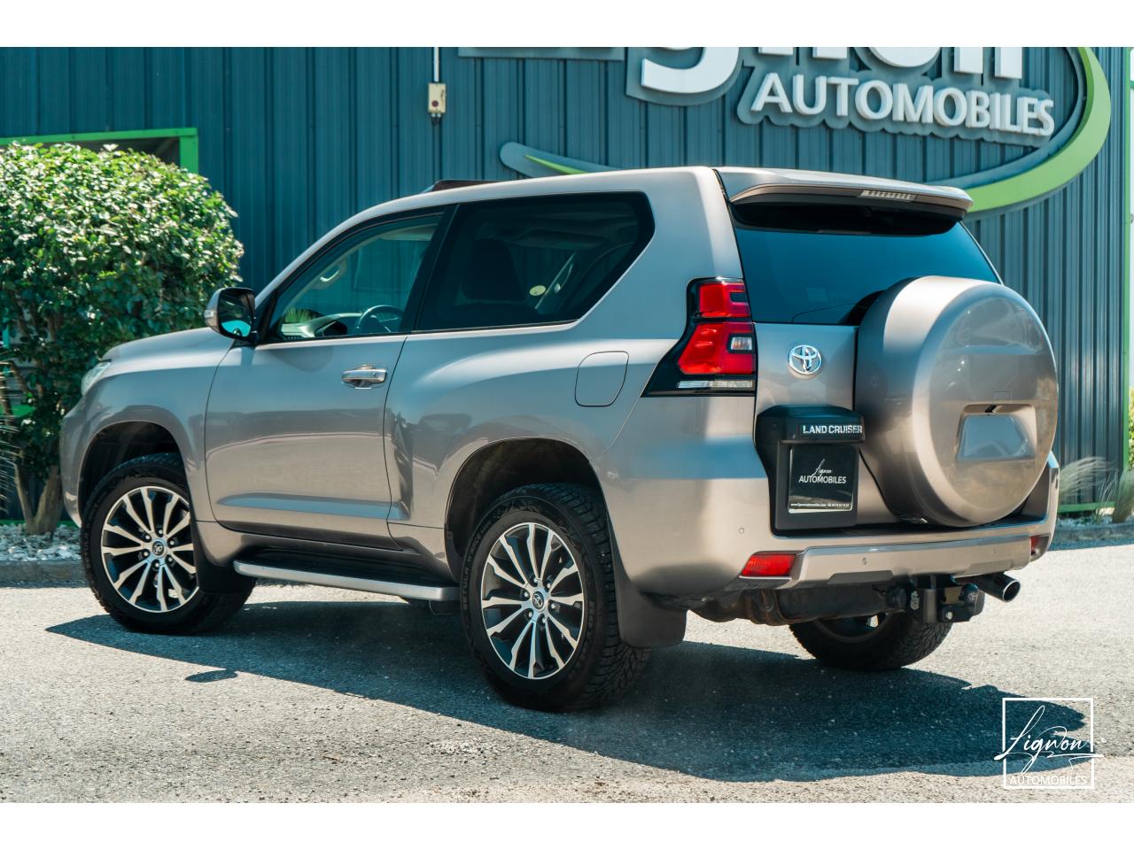 Photo TOYOTA LAND CRUISER 2.8 177 D-4D 5 places  Lounge - à partir de 672 euros