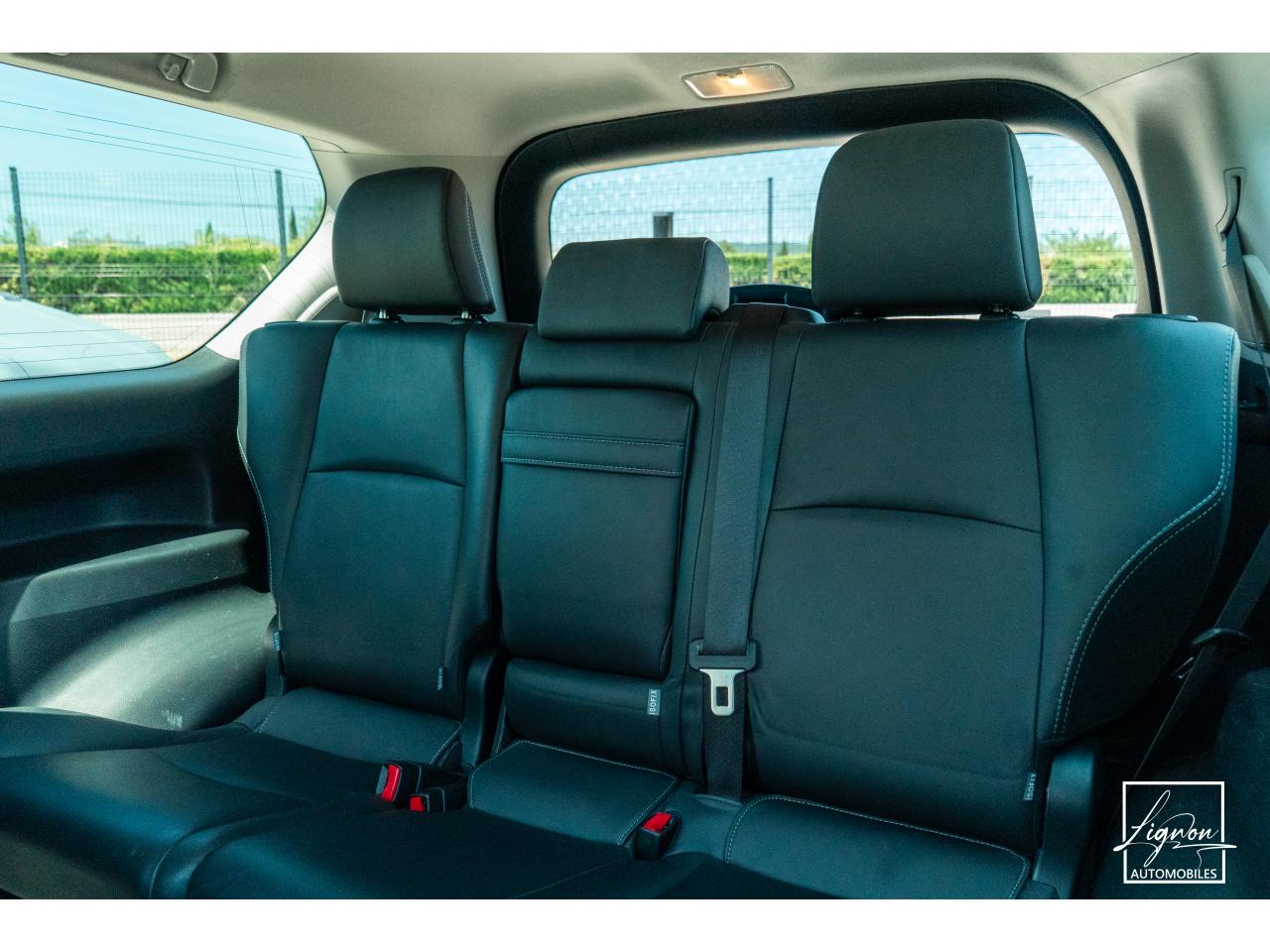 Photo TOYOTA LAND CRUISER 2.8 177 D-4D 5 places  Lounge - à partir de 672 euros