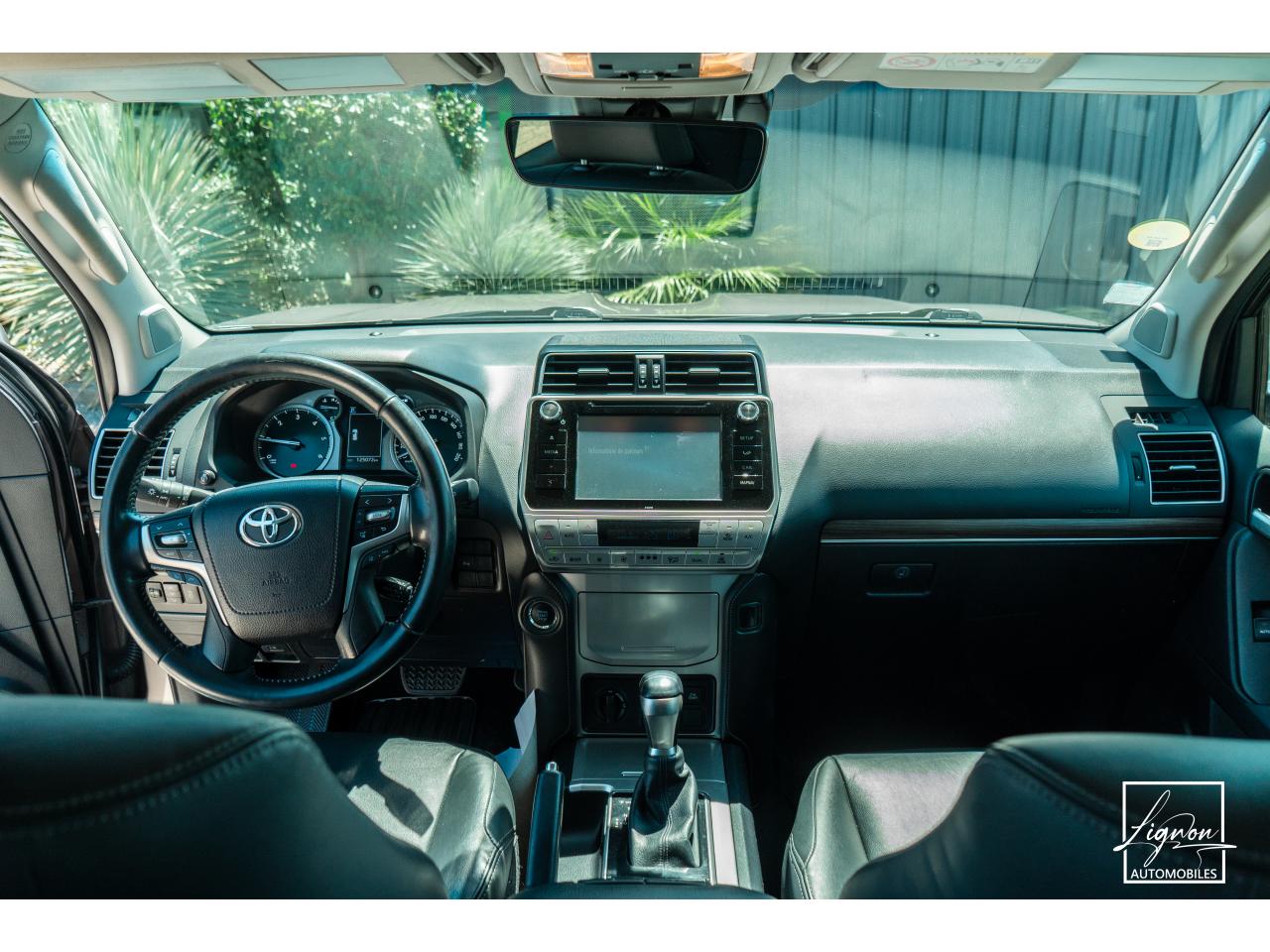Photo TOYOTA LAND CRUISER 2.8 177 D-4D 5 places  Lounge - à partir de 672 euros