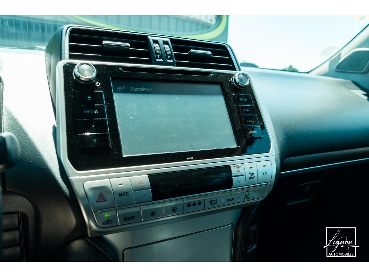 Photo TOYOTA LAND CRUISER 2.8 177 D-4D 5 places  Lounge - à partir de 672 euros